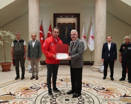 A Certificate of Appreciation from Bursa Governor to the CAK!