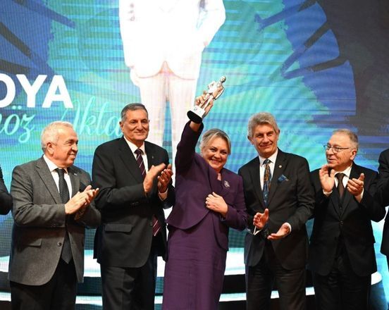 Our Chairman Oya Coşkunöz Aktaş received BUSIAD Doğan Ersöz Award!